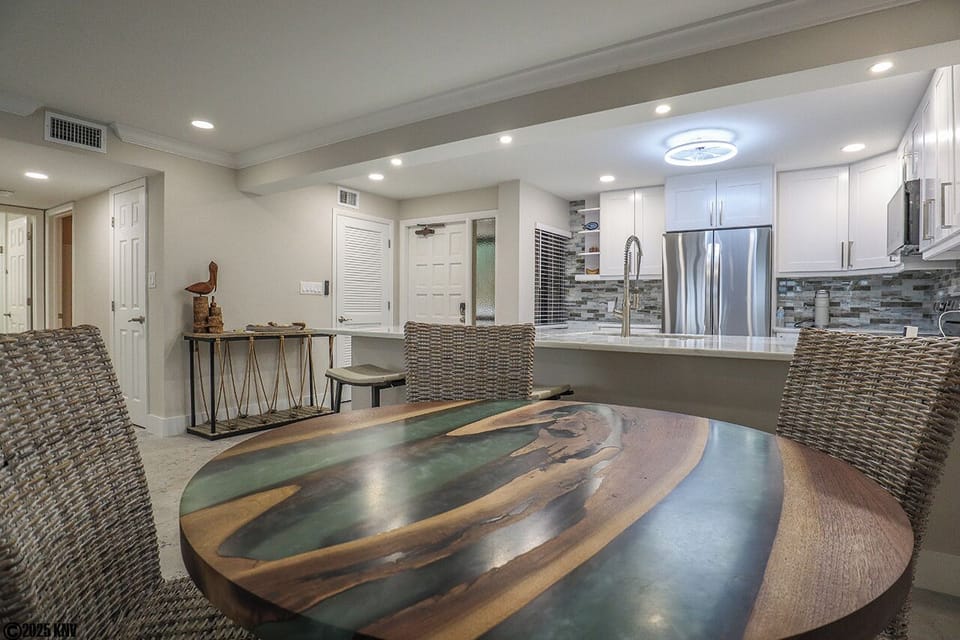 Welcome to this perfect beachfront vacation condo