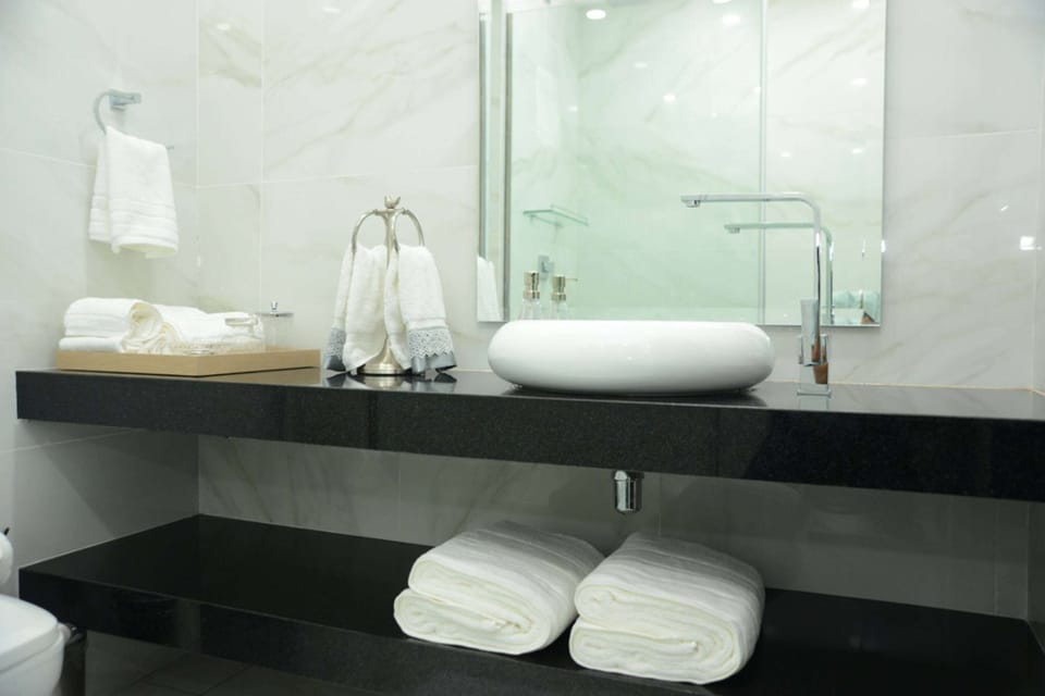 Superior Studio, 1 Queen Bed, Non Smoking | Bathroom | Shower, rainfall showerhead, hair dryer, towels