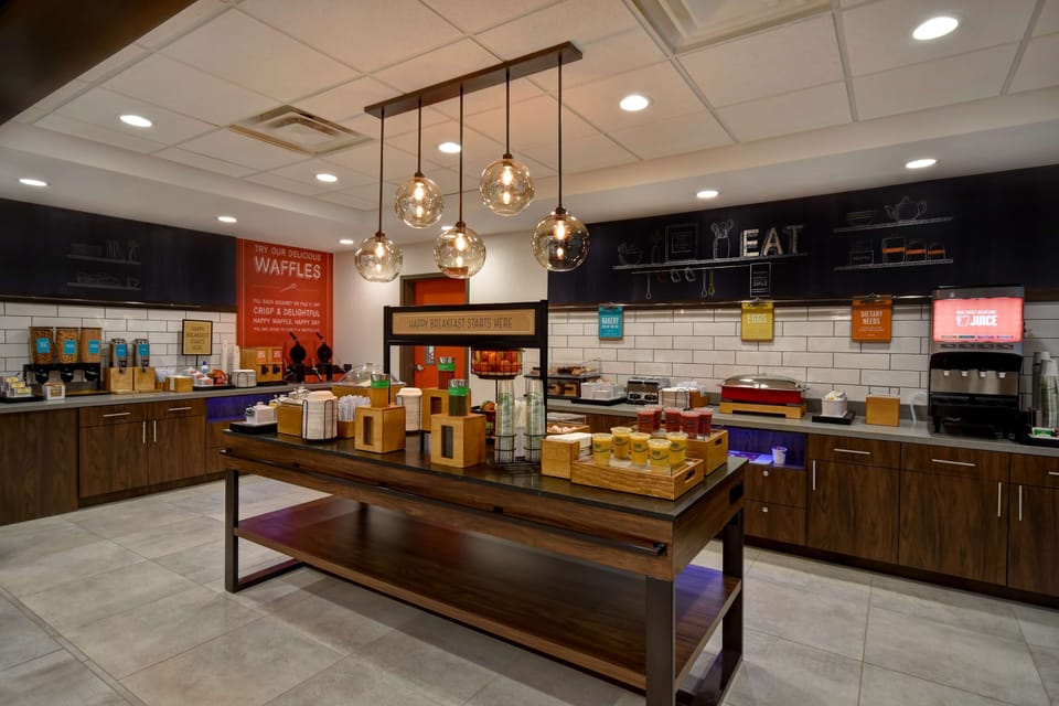 Free buffet breakfast on weekdays