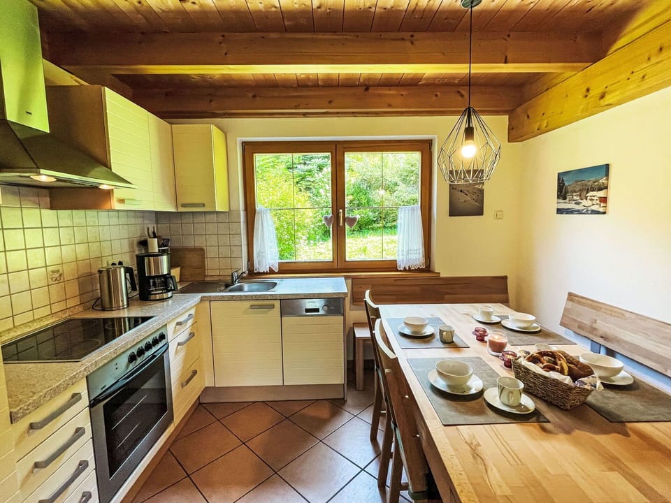 Kitchen Sink, Cabinetry, Property, Sink, Countertop, Wood, Window, Building, Tap, Table