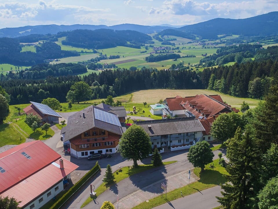House, Roof, Residential Area, Plain, Rural Area, Human Settlement, Cottage, Estate, Slope, Suburb