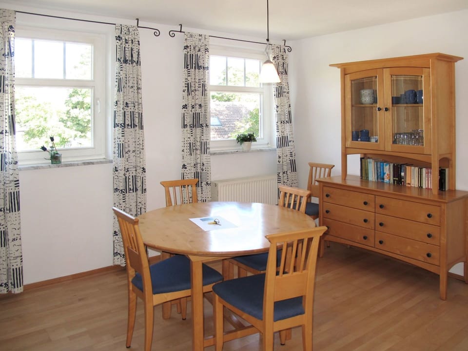 Room, Furniture, Property, Dining Room, Wood Flooring, Floor, Building, Table, Interior Design, House