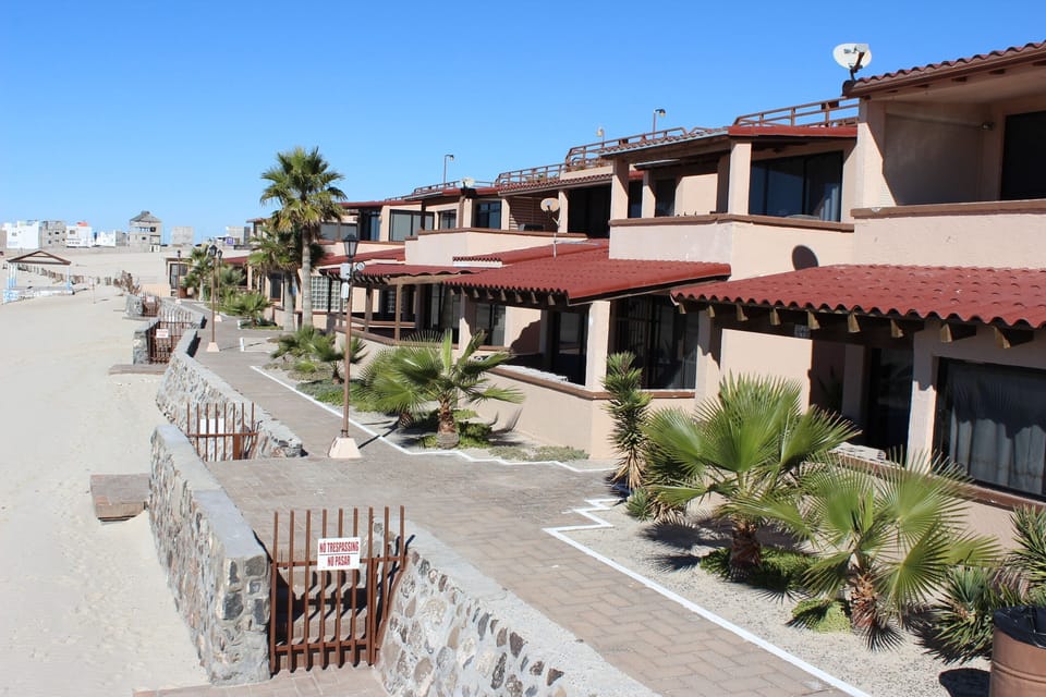 Las Gaviotas Front View
