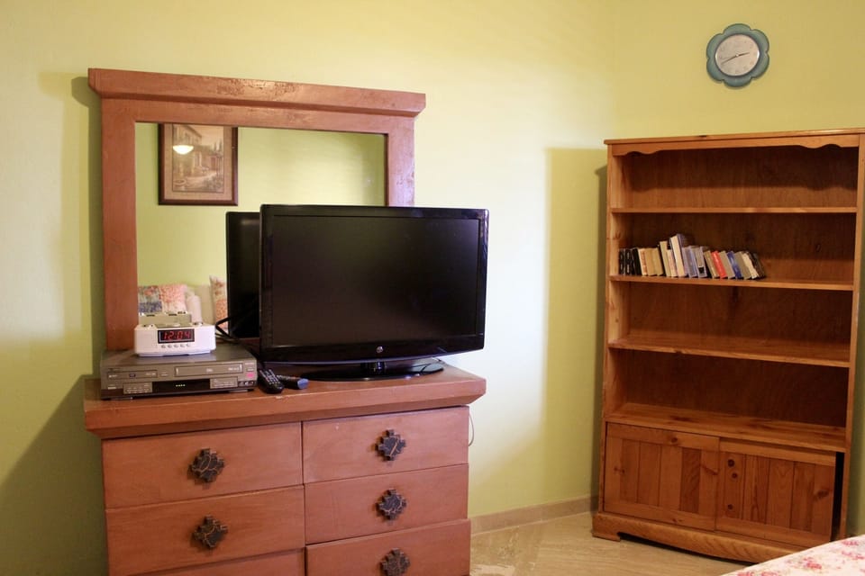 GUEST BEDROOM TV