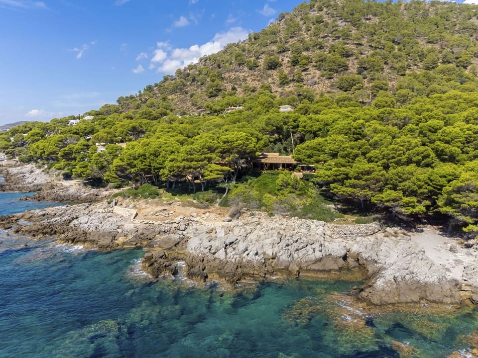 Water, Sky, Daytime, Azure, Building, Coastal And Oceanic Landforms, Body Of Water, Landscape, Beach, Natural Landscape