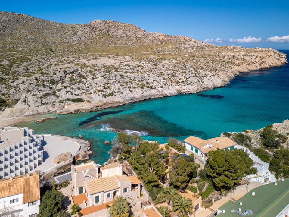 Home, Estate, Resort, Swimming Pool, Villa, Hotel, Balcony, Outdoor Furniture, Seaside Resort, Resort Town