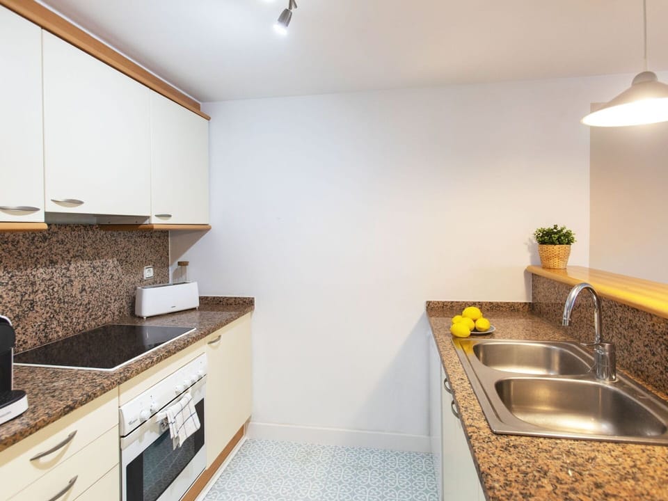 Brown, Countertop, Kitchen Sink, Cabinetry, Property, Sink, Kitchen, Tap, Wood, Plumbing Fixture