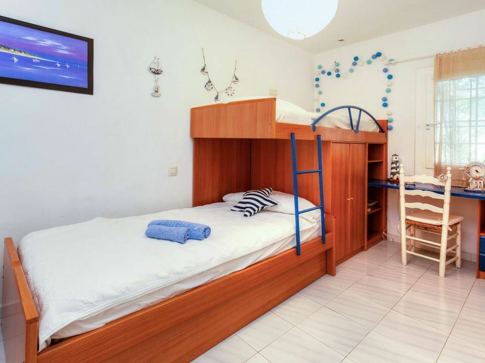 Bedroom, Bed, Room, Furniture, Property, Bed Sheet, Mattress, Bed Frame, Building, Bedding