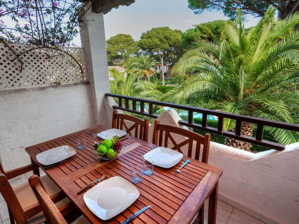 Furniture, Property, Table, Sky, Green, Plant, Building, Wood, Tree, Outdoor Furniture