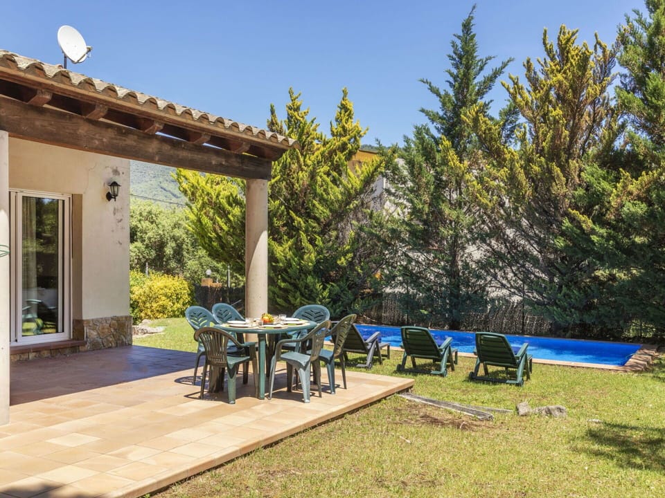 Furniture, Outdoor Furniture, Land Lot, Shade, Home, Garden, Eco Hotel, Resort, Chair, Landscaping