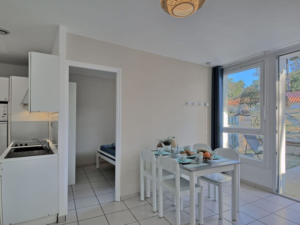 Table, Furniture, Property, Building, Interior Design, Wood, Window, Chair, House, Wall