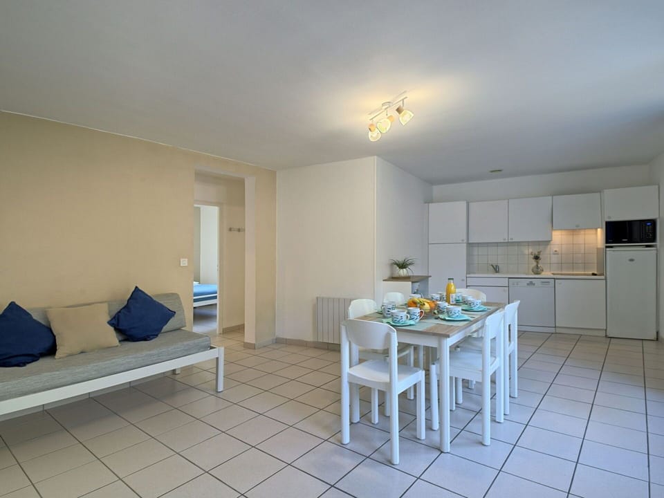 Table, Furniture, Wood, Interior Design, House, Flooring, Building, Floor, Couch