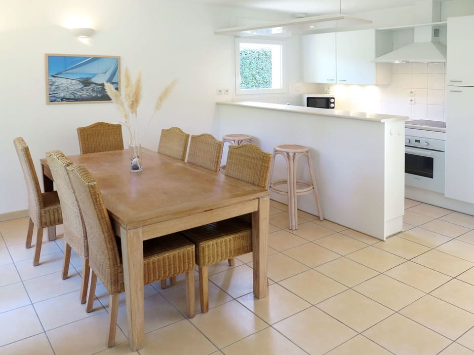 Room, Property, Furniture, Floor, Interior Design, Table, Building, Real Estate, Dining Room, House