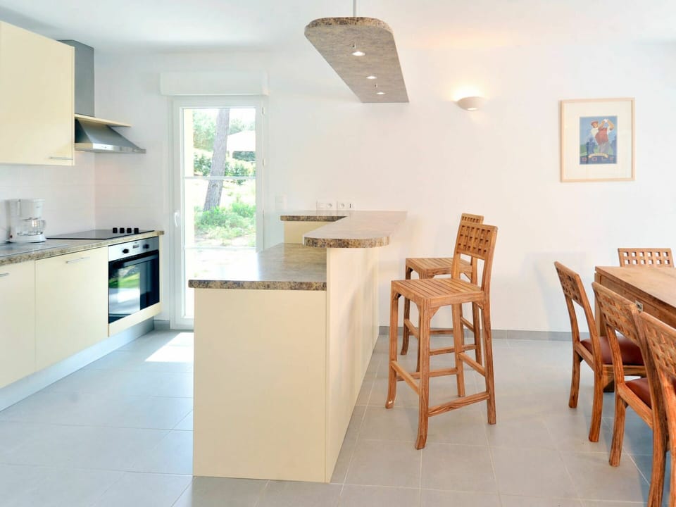 Room, Property, Furniture, Floor, Interior Design, Building, Kitchen, Table, Dining Room, House