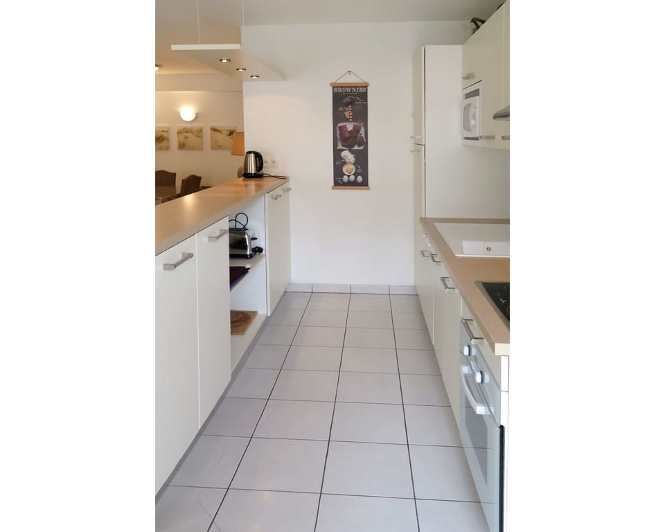 Property, Room, Tile, Floor, Kitchen, Furniture, Countertop, Interior Design, Building, Cabinetry