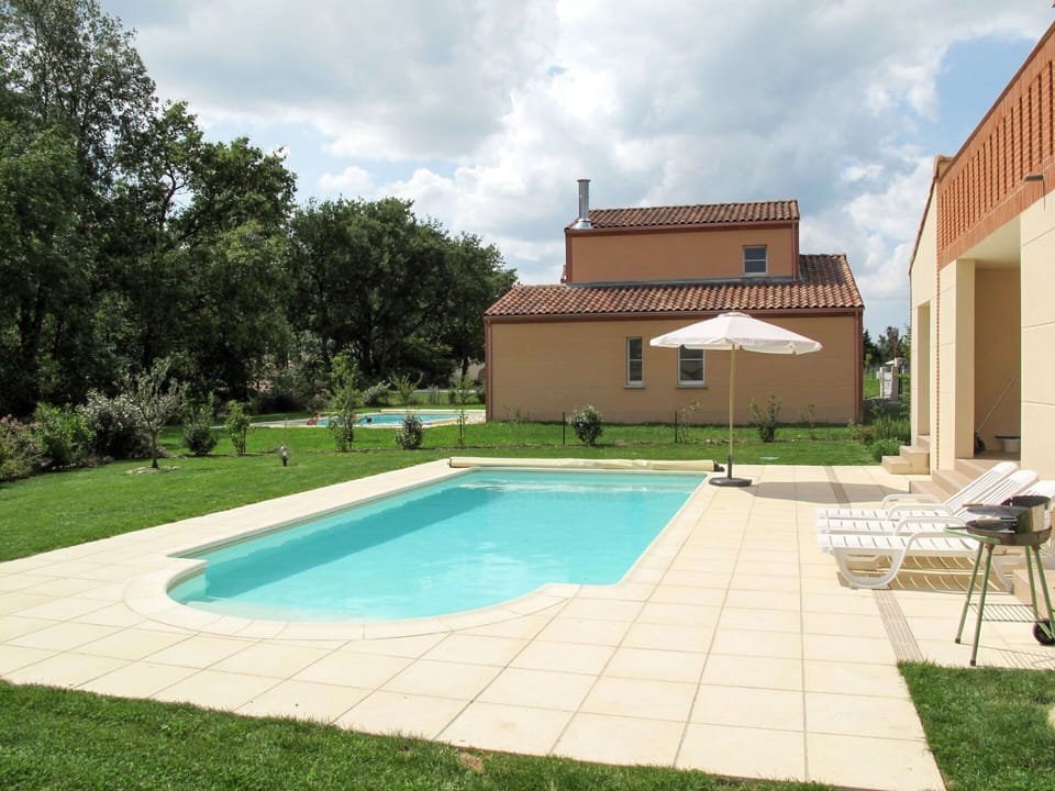 Sky, Cloud, Plant, Building, Water, Swimming Pool, Tree, Shade, Chair, House