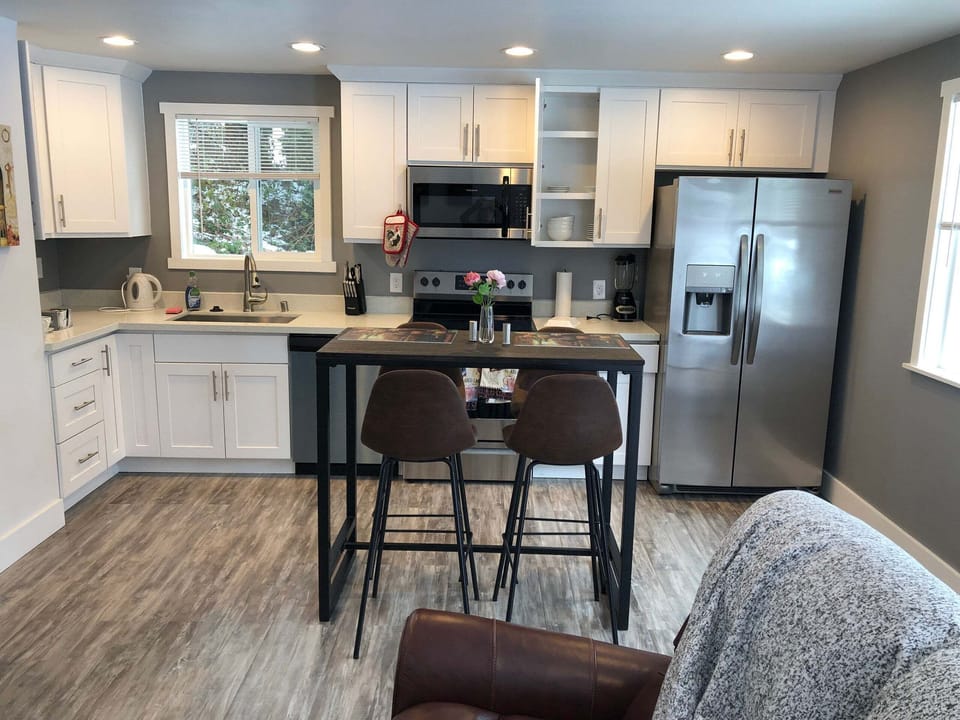 Prepare your favorite meal in this fully equipped kitchen!