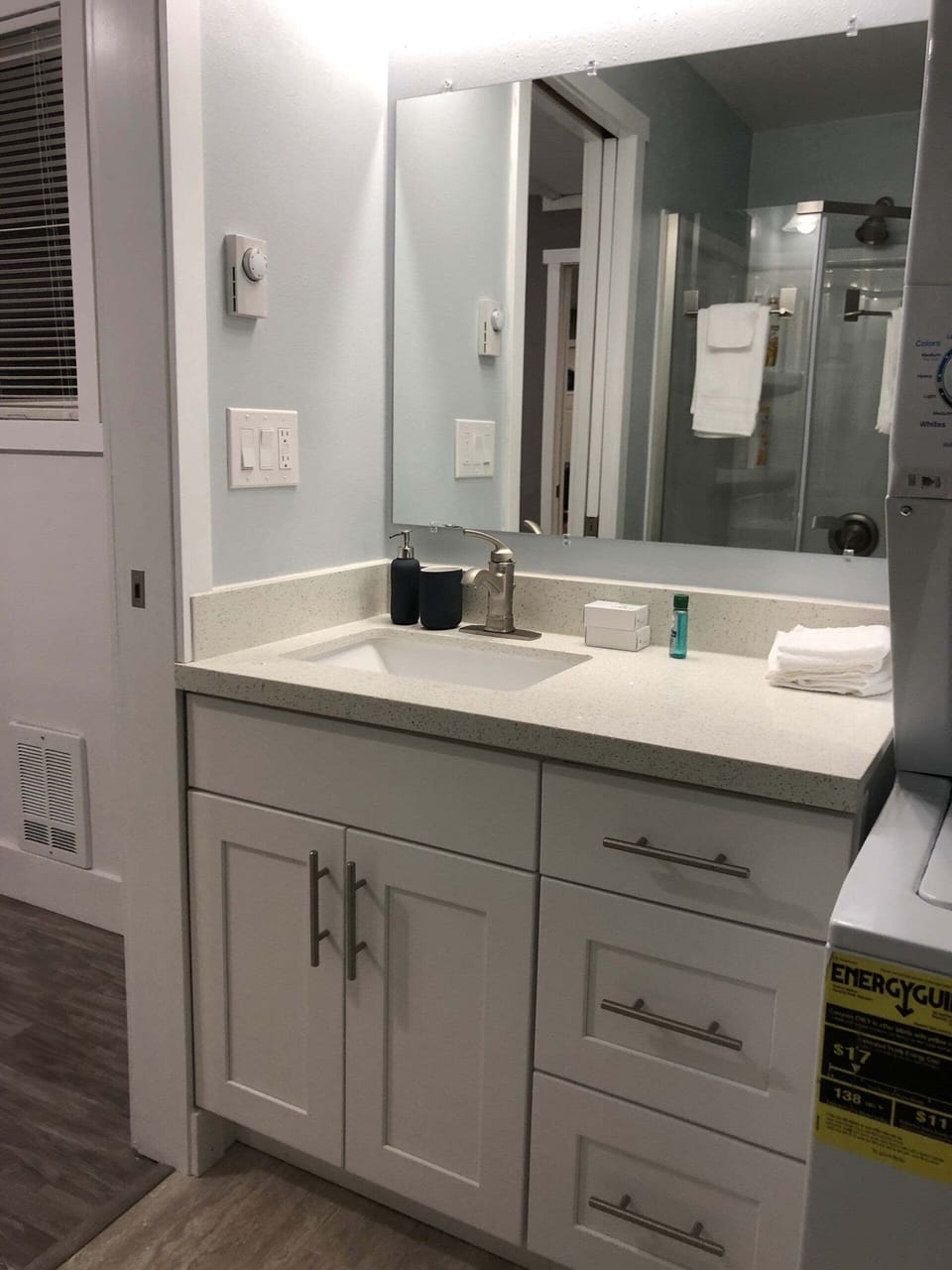 Bathroom vanity