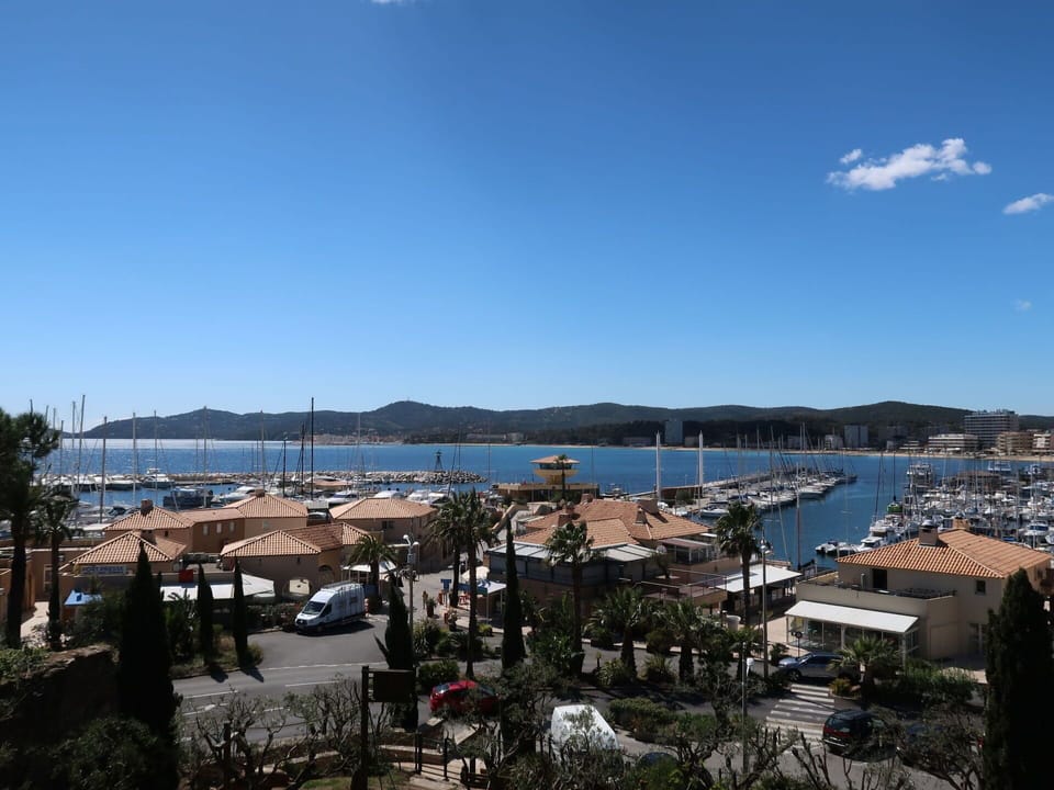 Sky, Water, Cloud, Azure, Building, Tree, Plant, Coastal And Oceanic Landforms, Lake, Horizon