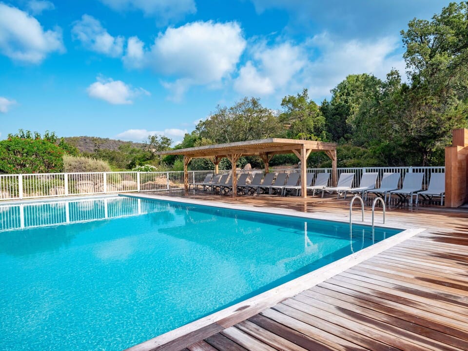 Water, Cloud, Plant, Sky, Property, Swimming Pool, Nature, Azure, Tree, Body Of Water
