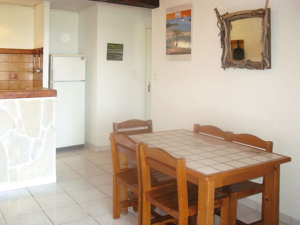 Room, Property, Furniture, Table, Floor, Building, Interior Design, House, Wood, Flooring