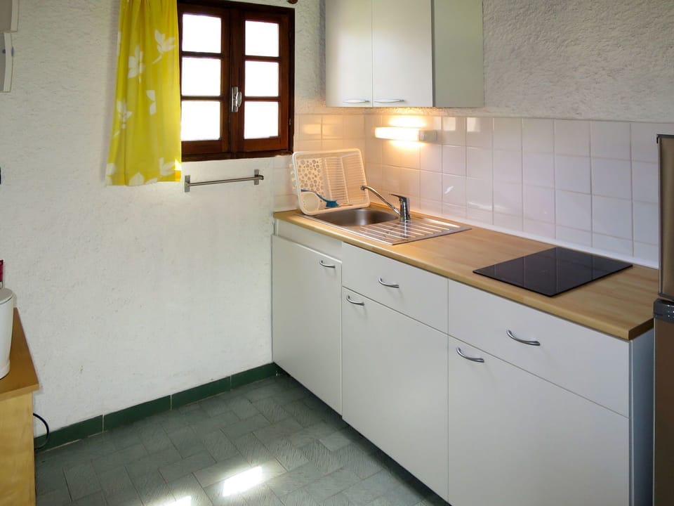 Countertop, Room, Property, Kitchen, Cabinetry, Furniture, Sink, Kitchen Stove, Floor, Major Appliance
