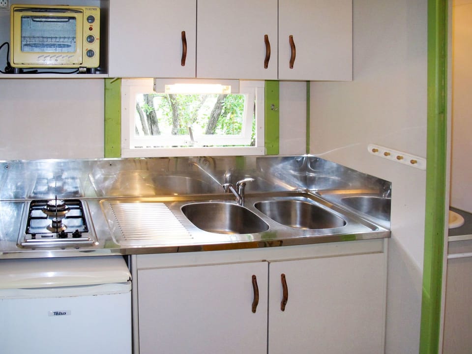 Countertop, Kitchen, Kitchen Sink, Cabinetry, Room, Property, Major Appliance, Sink, Furniture, Kitchen Appliance
