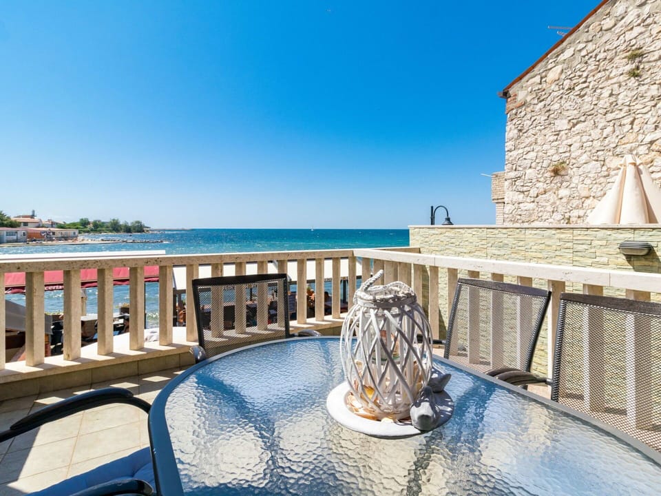 Water, Sky, Daytime, Property, Azure, Lighting, Body Of Water, Architecture, Seaside Resort, Chair