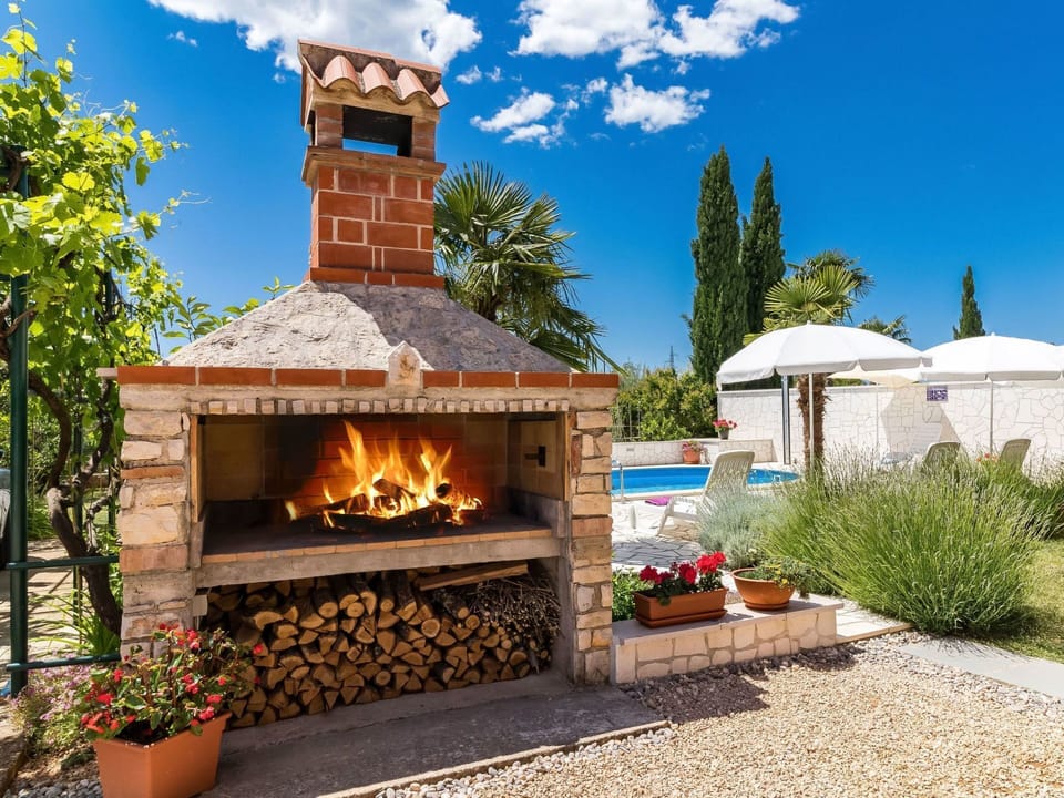 Property, Home, Real Estate, Masonry Oven, Heat, House, Room, Sky, Landscape, Building