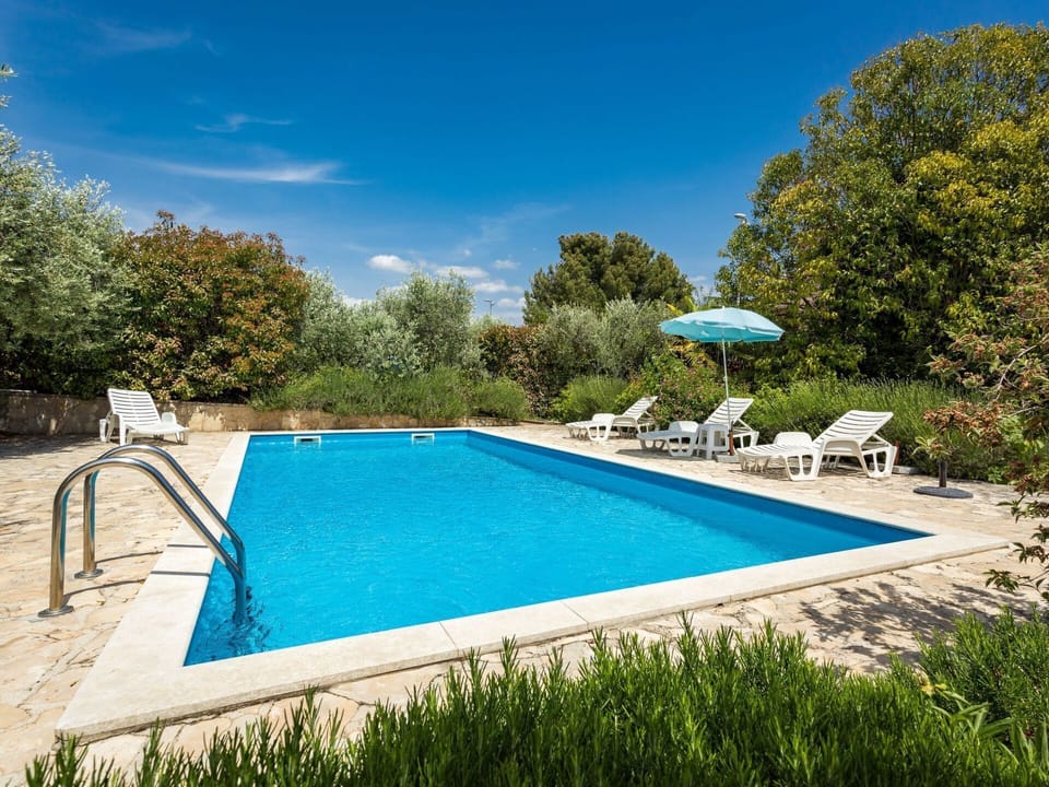 Water, Sky, Plant, Swimming Pool, Azure, Rectangle, Shade, Tree, Cloud, Outdoor Furniture
