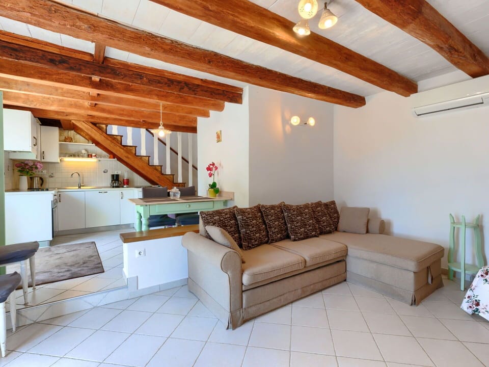 Property, Couch, Furniture, Table, Wood, Interior Design, Architecture, Floor, Flooring, Hardwood