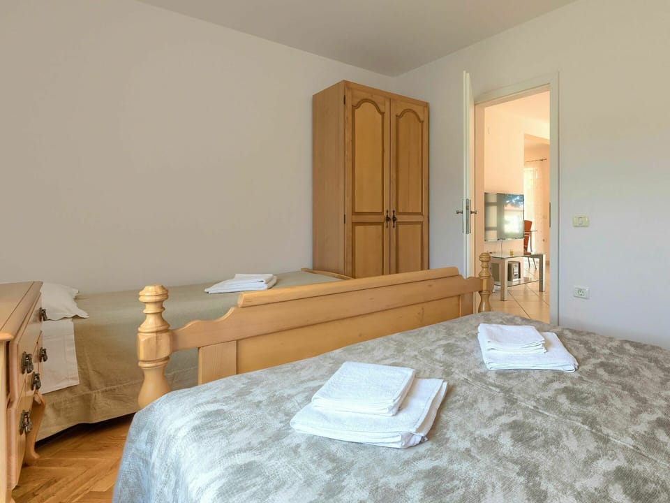 Property, Building, Furniture, Comfort, Wood, Table, Door, Textile, Cabinetry, Bed Frame