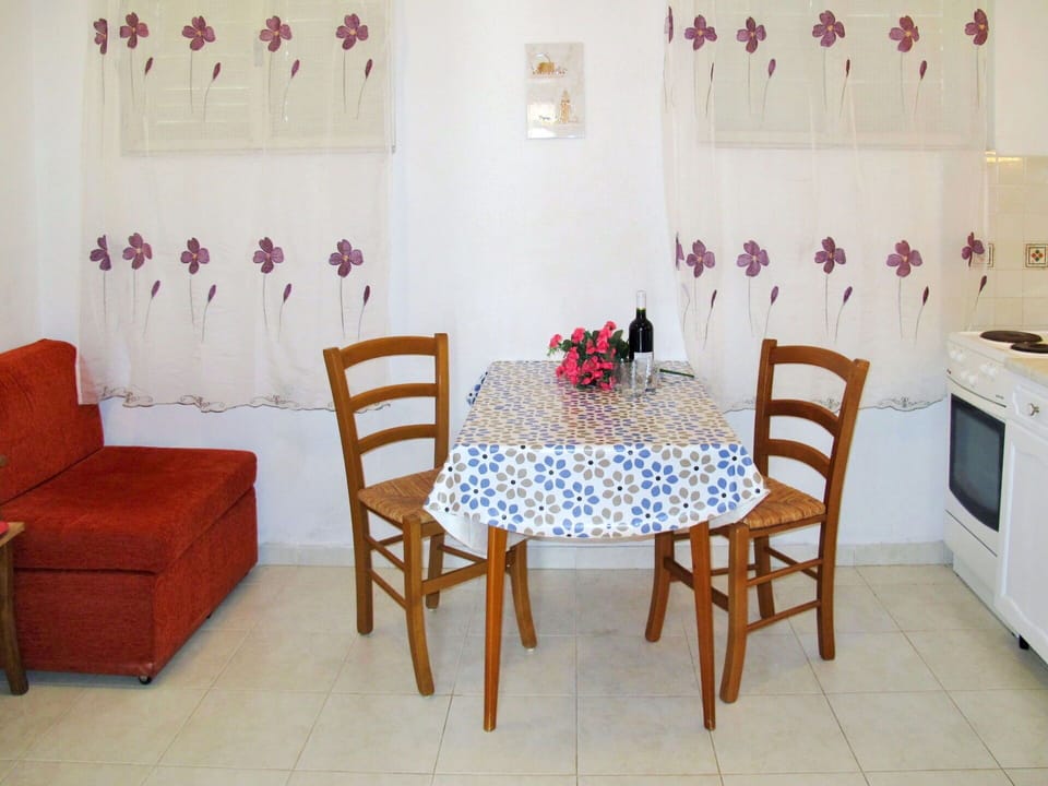 Table, Furniture, Property, Cabinetry, White, Decoration, Building, Product, Textile, Chair
