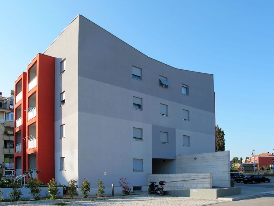 Sky, Daytime, Property, Building, Window, Urban Design, Facade, Composite Material, Plant, Commercial Building