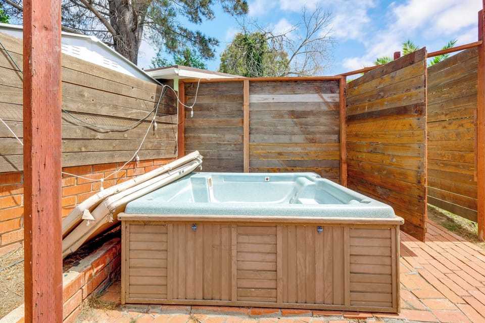 Backyard | Hot Tub | Fire Pit