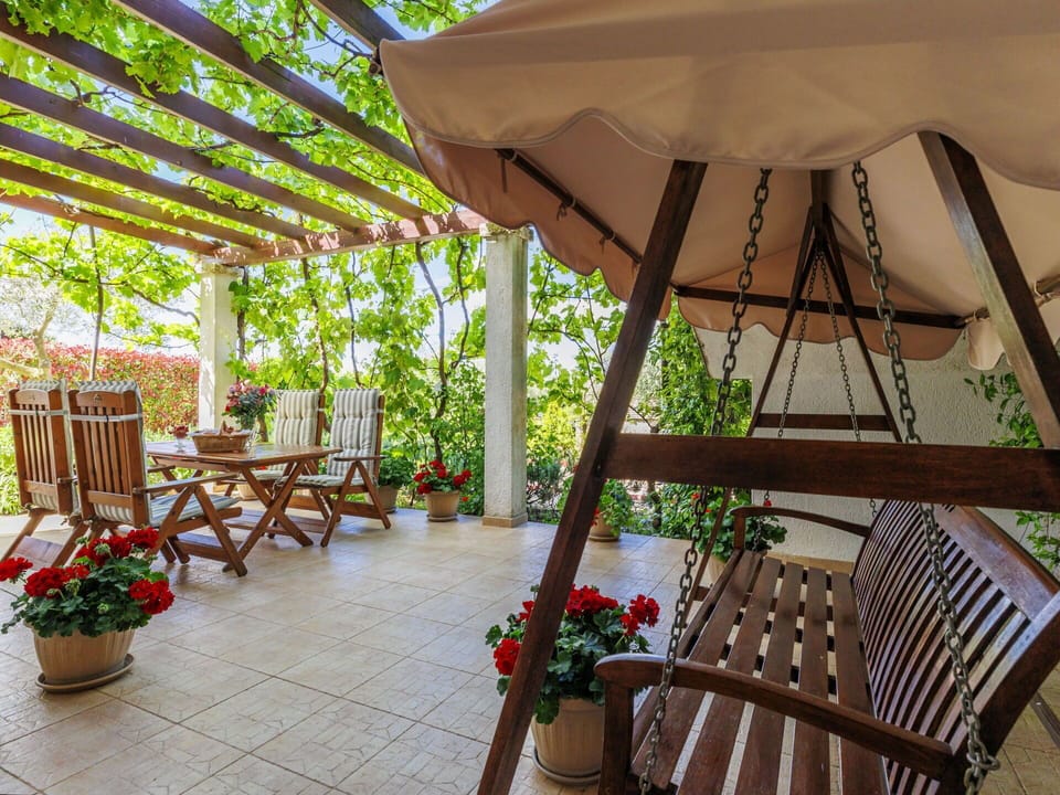 Furniture, Wood, Outdoor Furniture, Chair, Table, Flowerpot, Outdoor Table, Shade, Garden