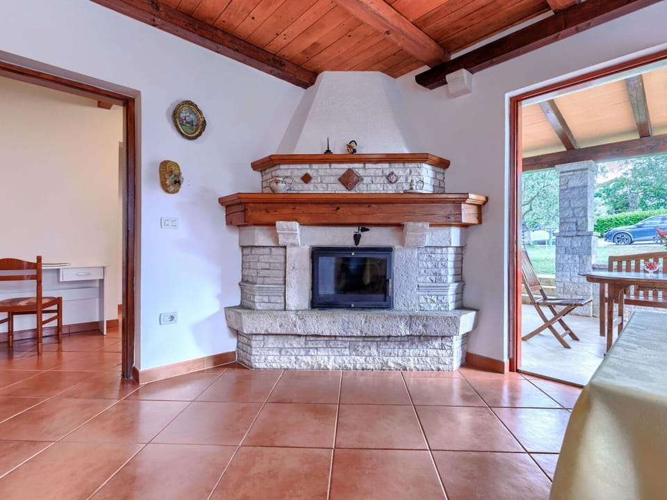 Flooring, Hearth, Brick, Tile, Stone Wall, Hardwood, Wood Stain, Living Room, Fireplace, Flagstone