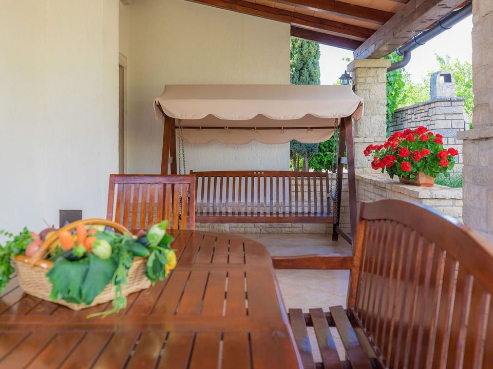 Flower, Furniture, Building, Property, Plant, Green, Wood, Chair, Interior Design, Architecture