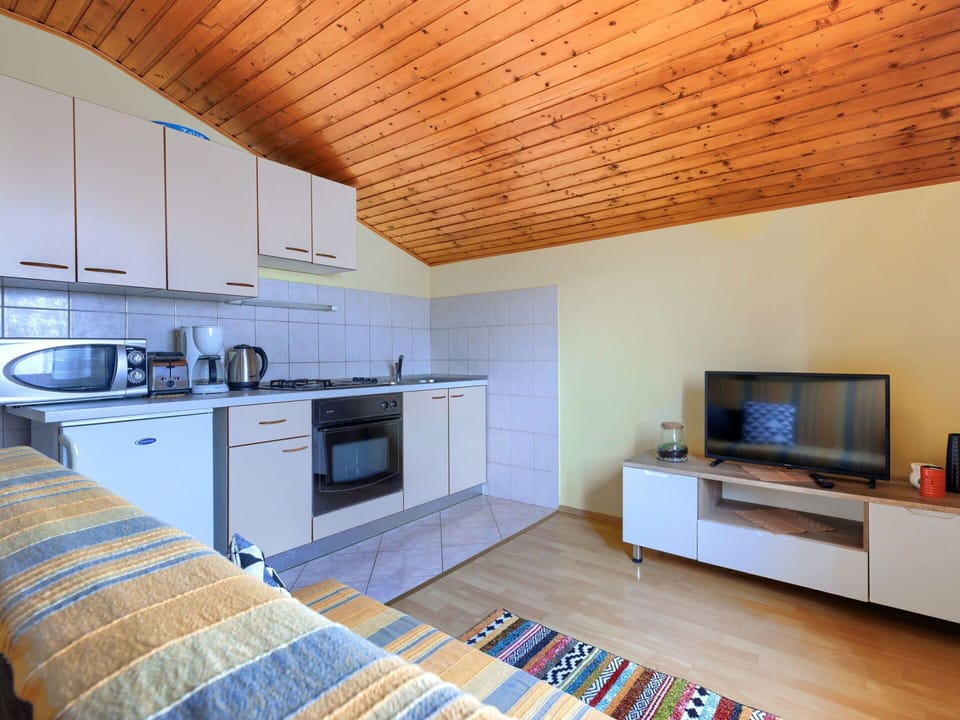 Cabinetry, Property, Furniture, Countertop, Wood, Home Appliance, Interior Design, Comfort, Gas Stove, Kitchen Stove