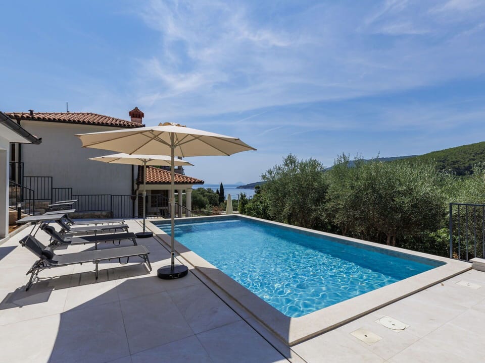 Swimming Pool, Resort, Composite Material, Outdoor Furniture, Eco Hotel, Thermae, Leisure, Balcony, Villa, Estate