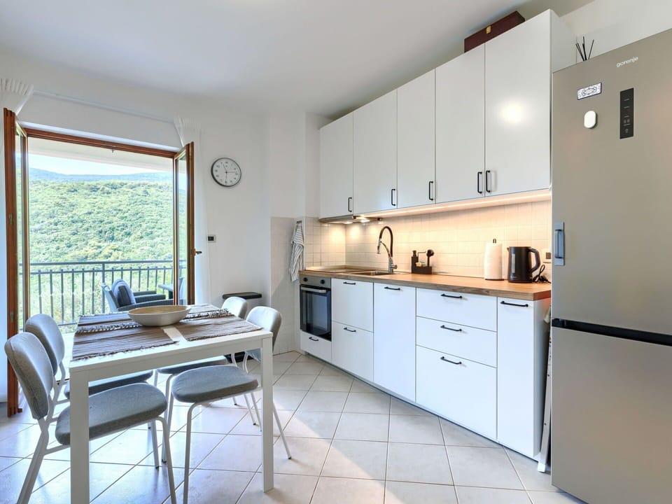 Furniture, Kitchen, Kitchen Appliance, Interior Design, Major Appliance, Countertop, Flooring, Wood, Cabinetry, Ceiling