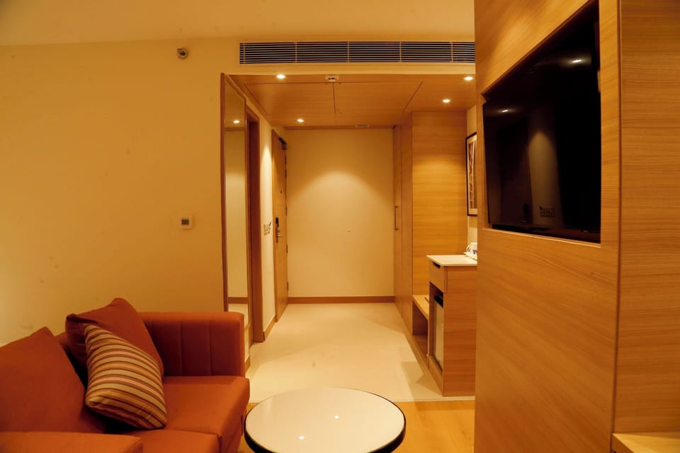 Executive Double Room | In-room safe, individually furnished, desk, laptop workspace
