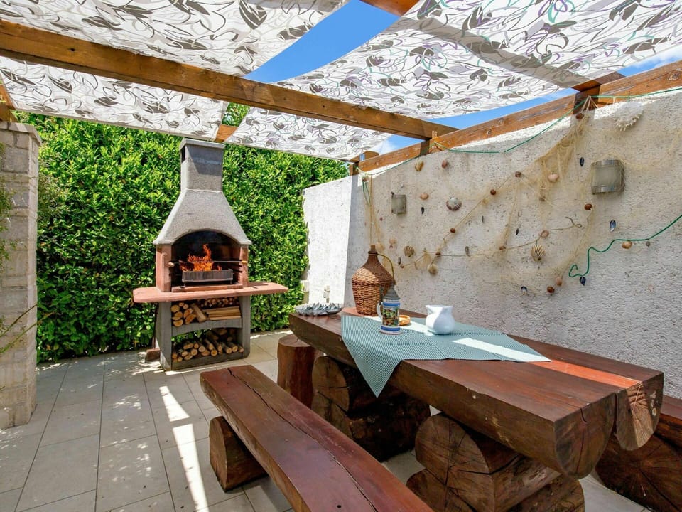 Building, Plant, Table, Wood, Flowerpot, Interior Design, House, Outdoor Furniture, Tree, Roof