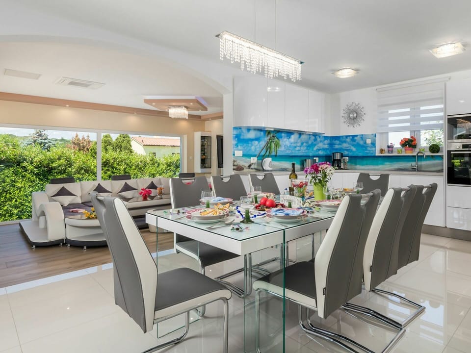 Table, Furniture, Plant, Building, Chair, Kitchen, Interior Design, Houseplant, Flooring