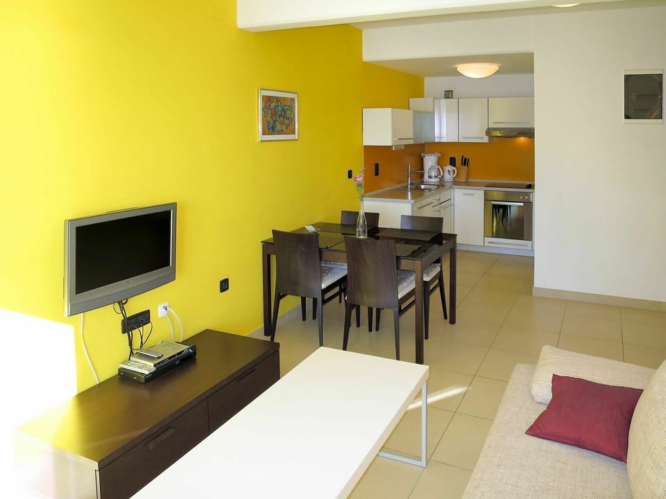 Room, Property, Yellow, Interior Design, Furniture, Building, Living Room, House, Floor, Table