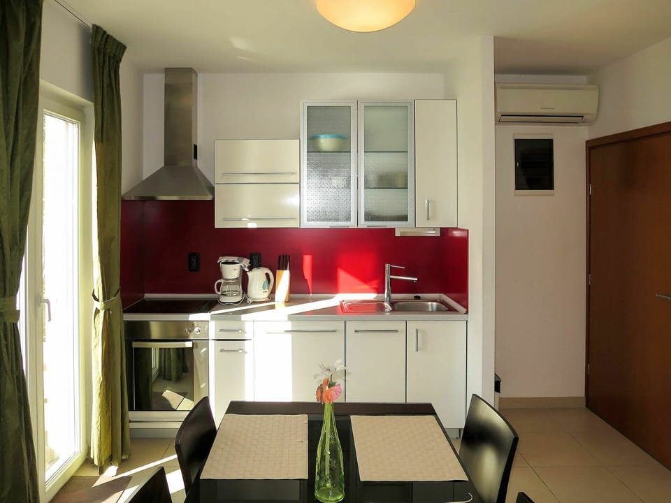 Room, Furniture, Property, Interior Design, Kitchen, Countertop, Cabinetry, Building, Ceiling, House