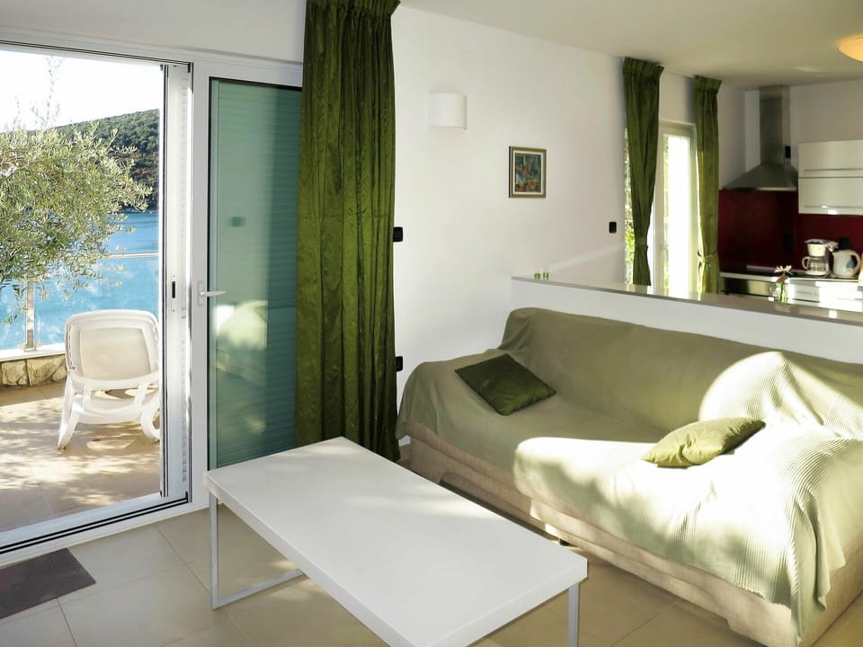 Room, Furniture, Property, Interior Design, Bedroom, Building, Bed, Wall, Floor, Suite
