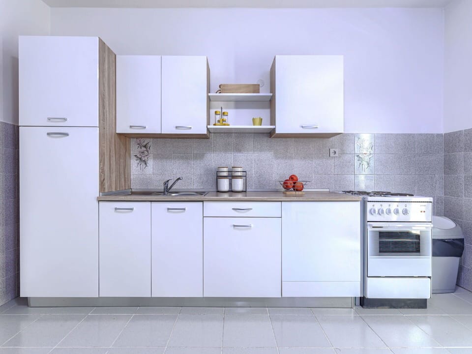 Major Appliance, Kitchen, Kitchen Appliance, Cabinetry, Countertop, Interior Design, Flooring, Kitchen Sink, Home Appliance, Sink