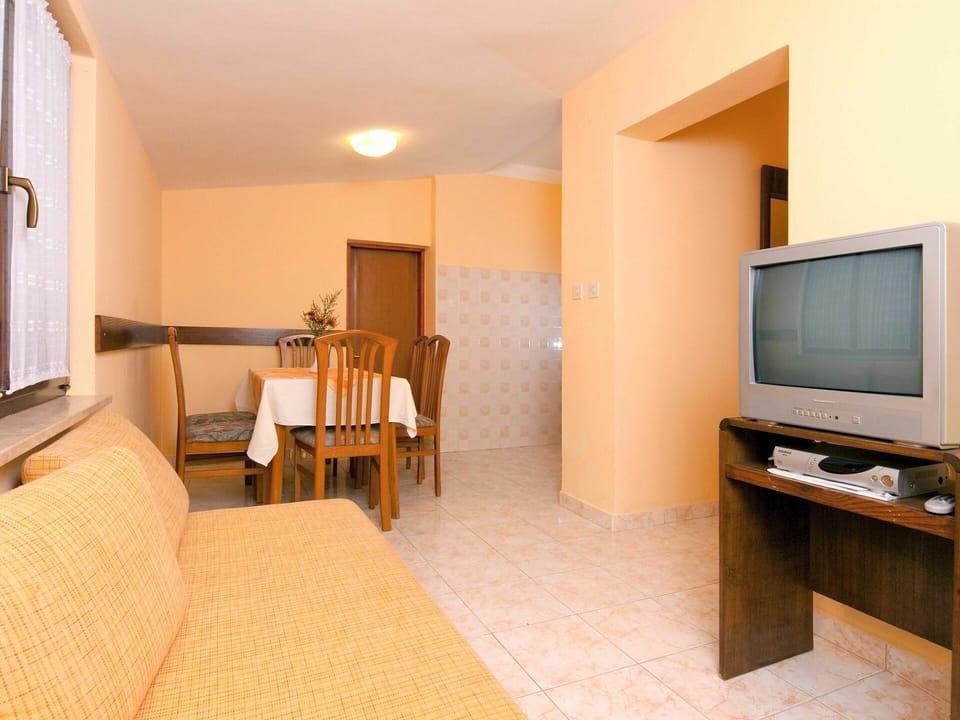 Room, Furniture, Property, Suite, Building, Interior Design, Floor, Comfort, House, Real Estate