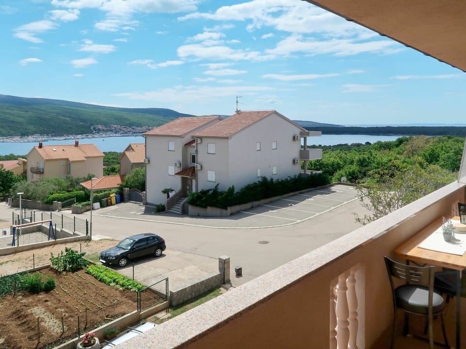 Property, House, Neighbourhood, Highland, Real Estate, Residential Area, Roof, Building, Home, Hill